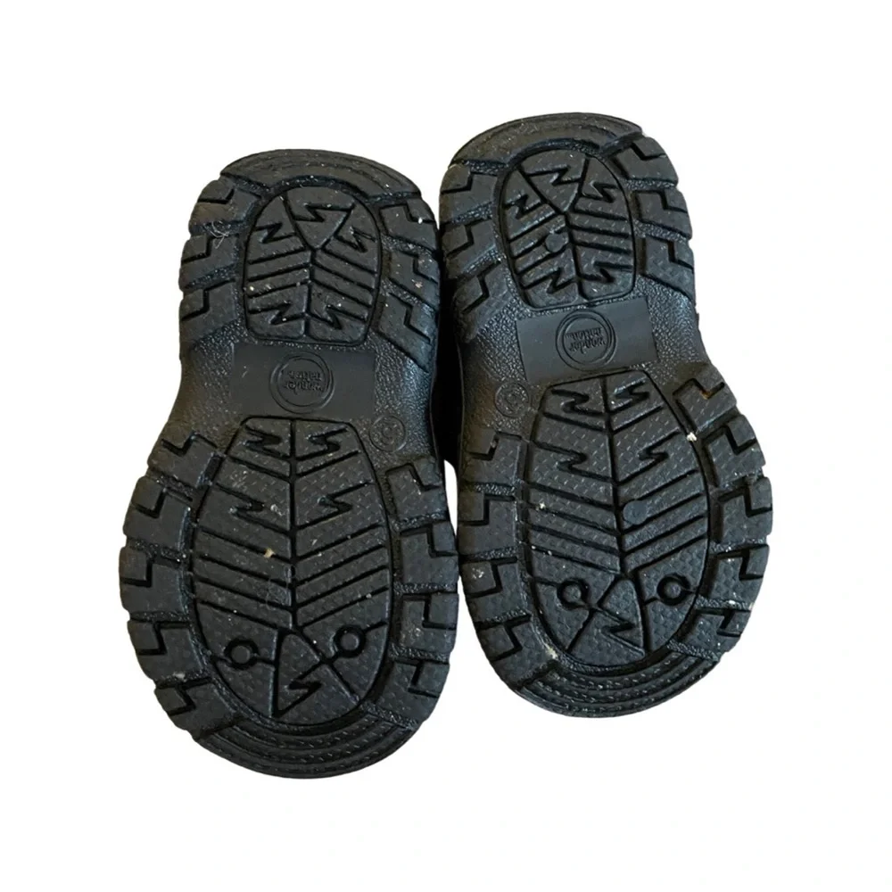 Girls snow boots 6